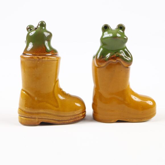 Frogs In Boots 3.5” Ceramic Table Salt & Pepper Shaker Set & Stoppers - Picture 3 of 6